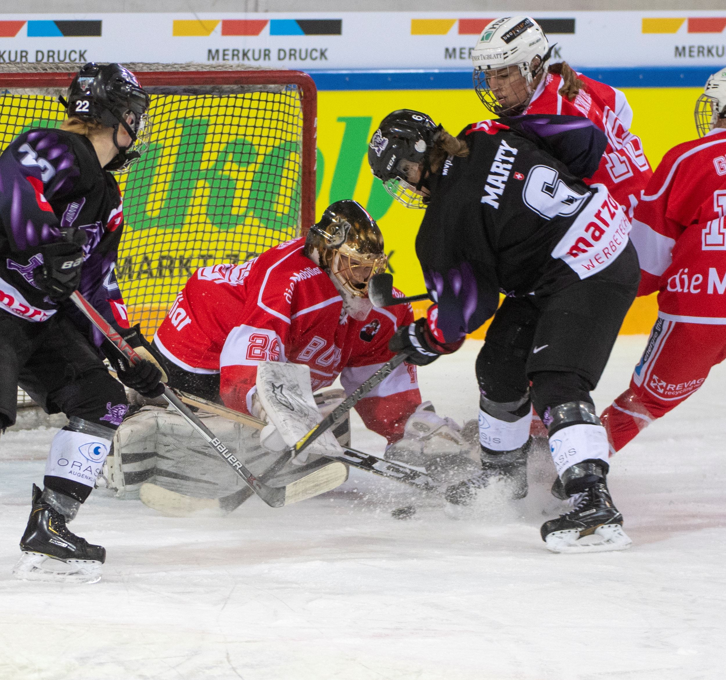 MMK2225.jpg MMK2225.jpg