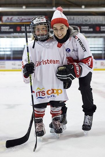 girlshockey_monthey.jpg girlshockey_monthey.jpg